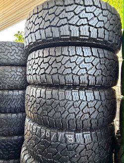 265/70/18 Falken 📍📍 Vendo un set de llantas con 80% de vida las 4 📍🌟