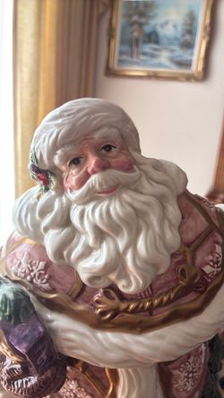 Beautiful Santa lots of details