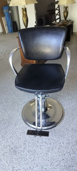 Black Hydraulic Salon Styling Chair
