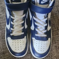 Boys Nike Courts Size 3y