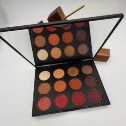 Mac Eyeshadow Palette (Library flame boyant)