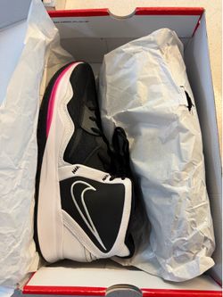 Kyrie Infinity Men’s size 13