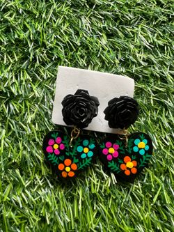 Hermoso aretes, Hechos a mano! Mandame mensaje te ayudo contesto con mucho gusto con el precio de Cada par de aretes