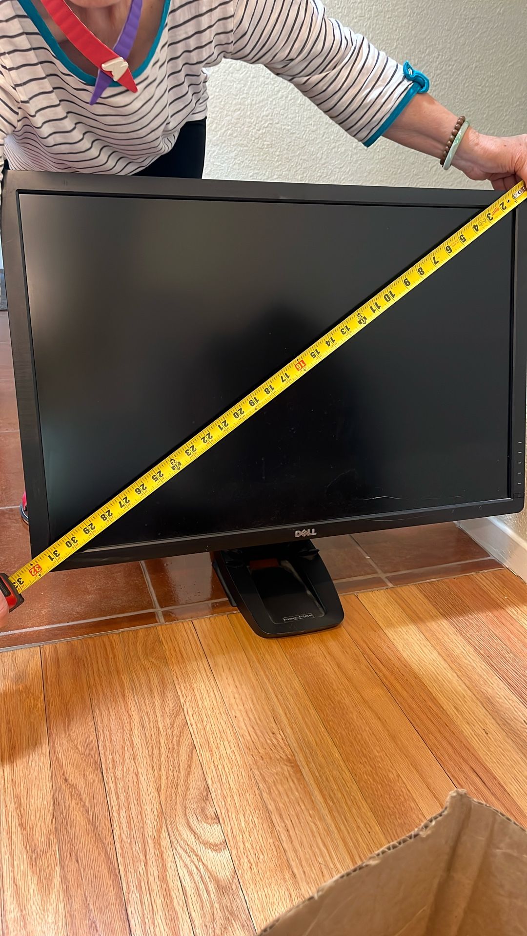 30” Dell Monitor & Ergotron Stand $15
