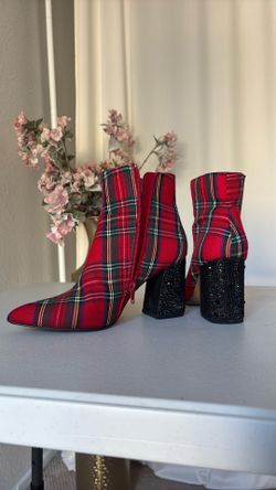 Stylish Plaid Ankle Boots – Size 8 – Excellent Condition