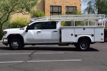 2022 GMC Sierra 3500HD Chassis