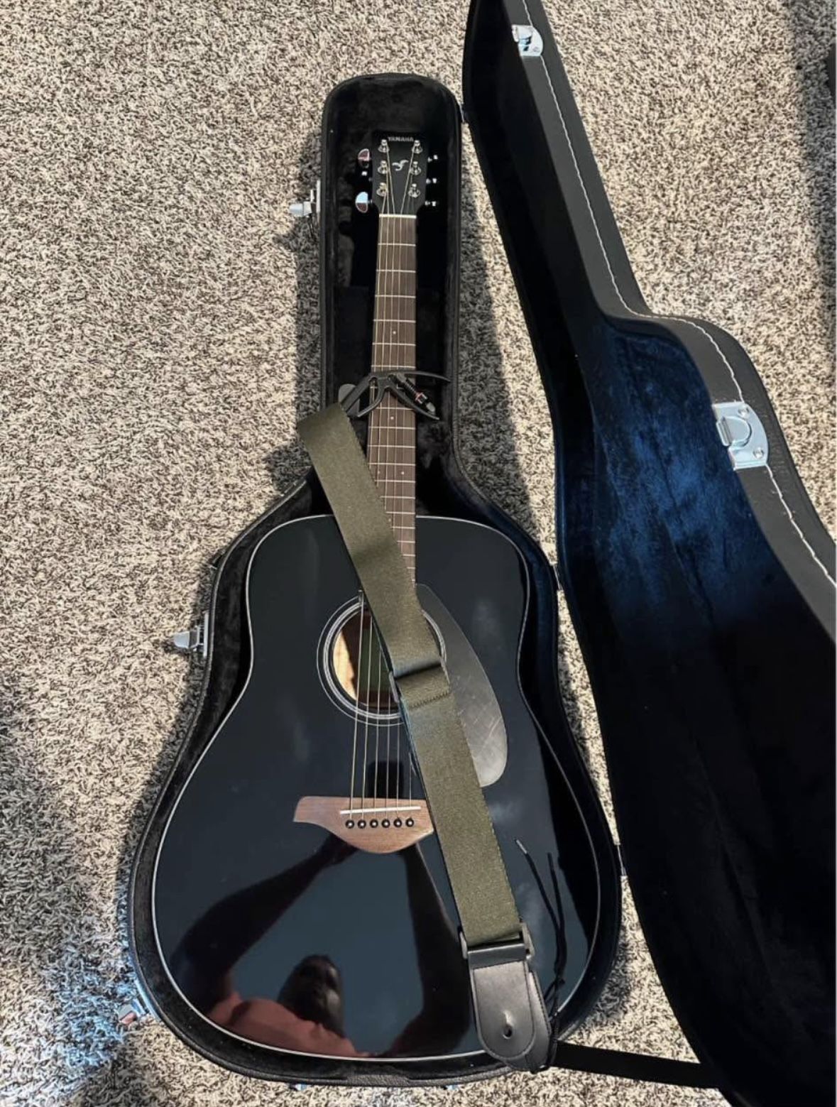 YAMAHA FG800 with Hard Case and Stand