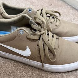 Men Nike Size 9