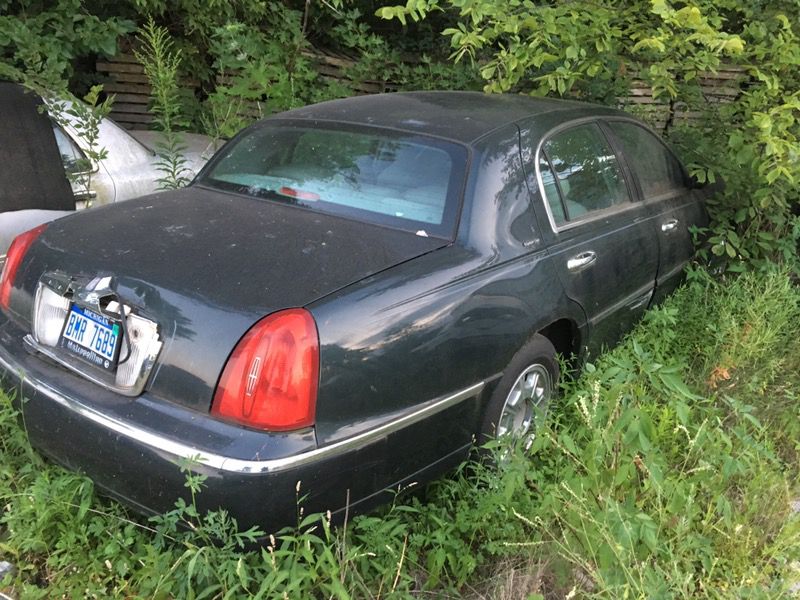 1999 Lincoln Town Car (Parts Only)