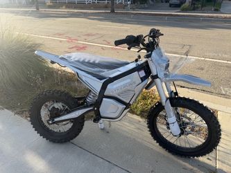BRAND NEW Sykeruns X7 5500W Electric Dirt Bike 60V 60MPH E-Bike