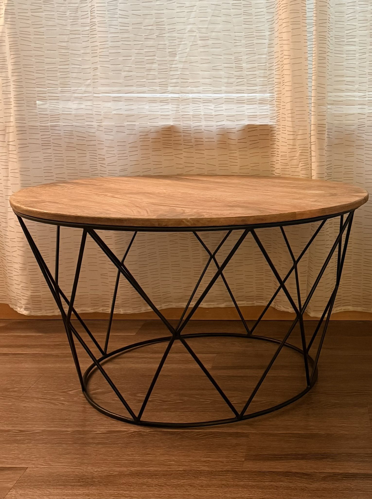 Modern Round Coffee Table – Wood Top & Geometric Metal Base