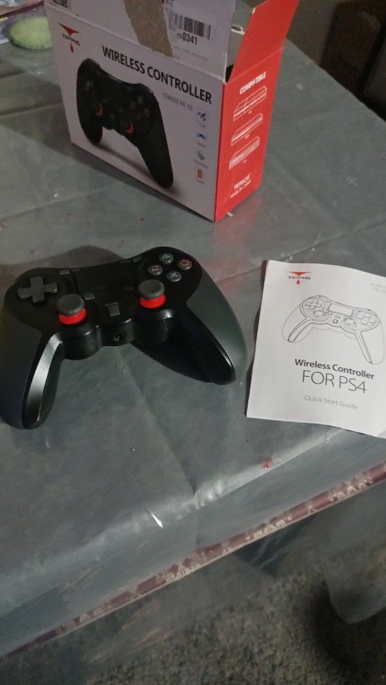 WIRELESS PS4 CONTROLLER