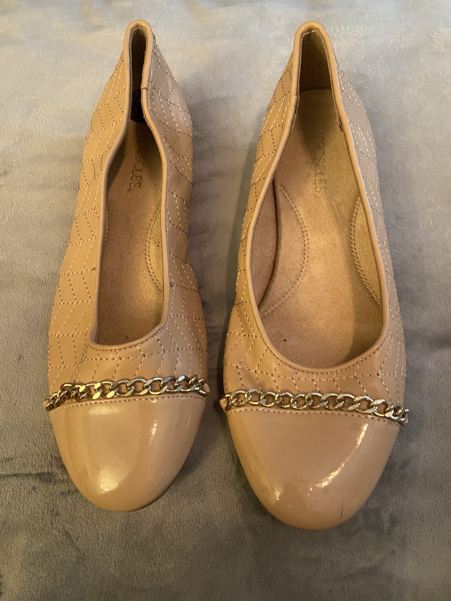 Womans Khaki Light Brown Flat Shoes Size 8.5 By Aerosoles
