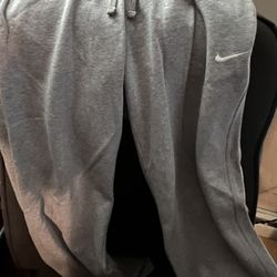 nike pants/joggers