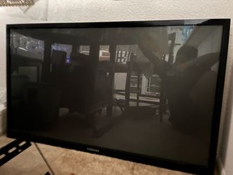 SAMSUNG TV, NEEDS SOLD ASAP, ACCEPTING  OFFERS