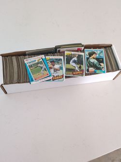 Over 800 vintage baseball cards Topps fleer
