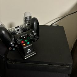 PS4 Slim 