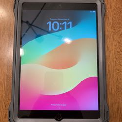 Apple iPad 7th Generation 10.2” Unlocked Like New With Great Case!