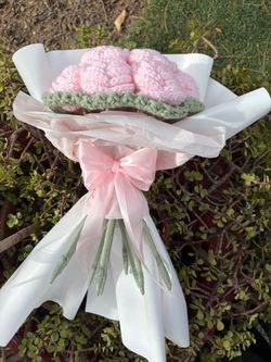 Crochet rose bouquet