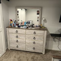 Queen Bedroom Set