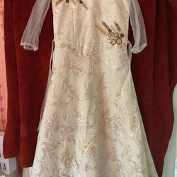 Elegant white gown/dress for girls