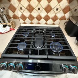 Gas stove - perfect condition as brand new. Same day delivery or pick up