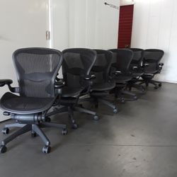 HERMAN MILLER AERON CHAIRS SIZE B LIKE NEW (FIXED ARMS)