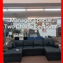 🤓 Beautiful Two Chaise Sectional 