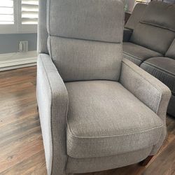 La-Z-Boy Recliner/ Chair/ Armchair 