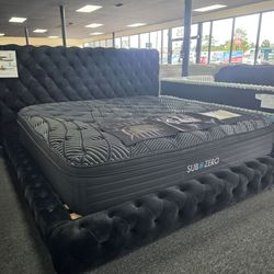 Black Tufted Velvet Bed Frame 🚚WE DELIVER🚚
