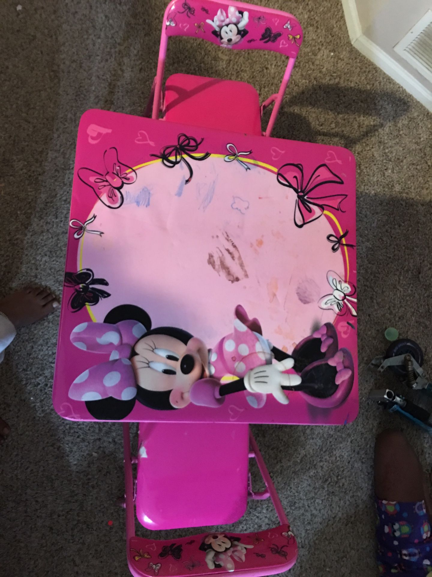 Minnie Mouse kids Table (torn in chair)