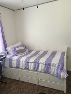 Twin bed with 2 twin mattresses