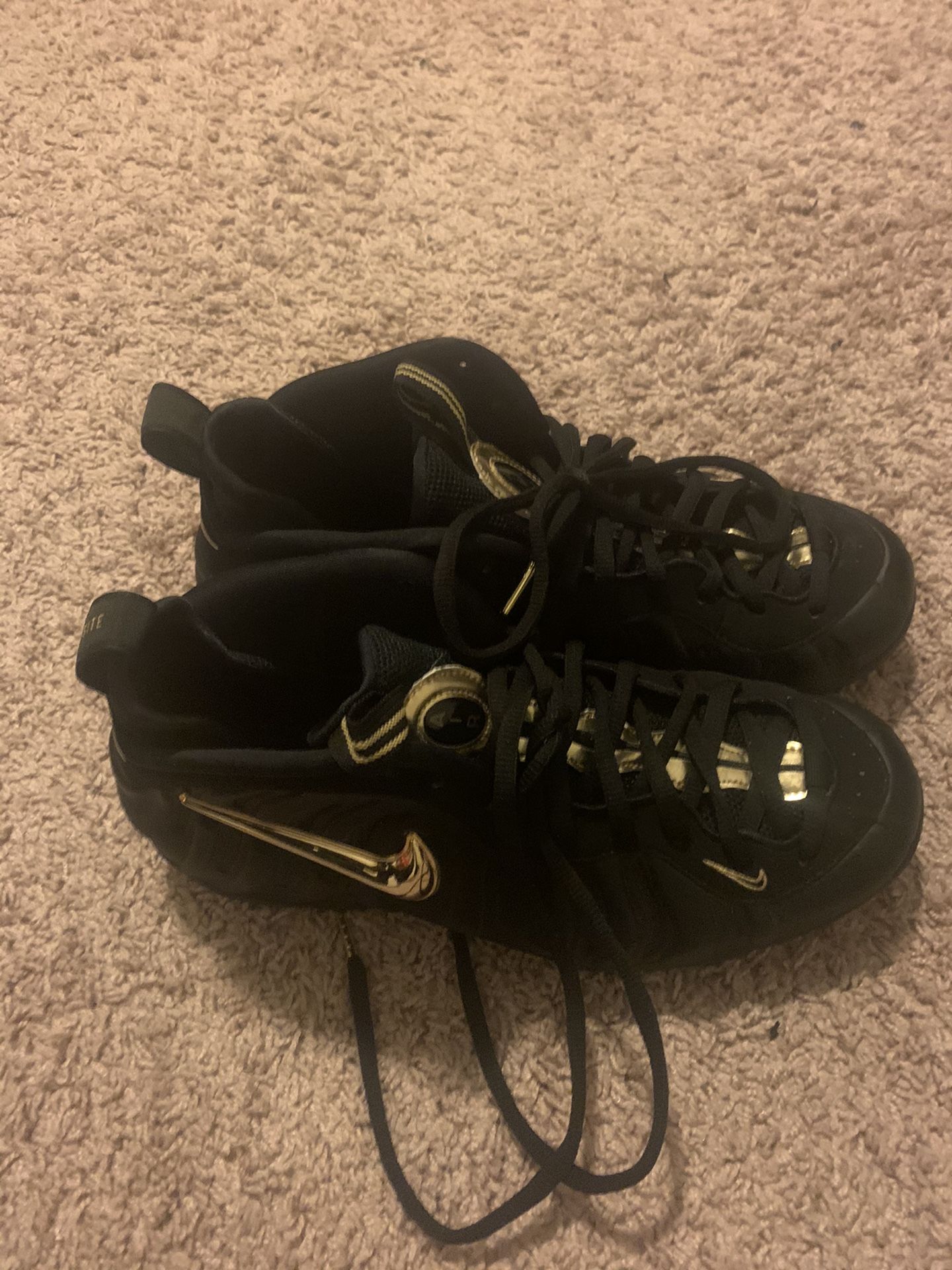 Nike Foamposite One Black/gold size (10.5)