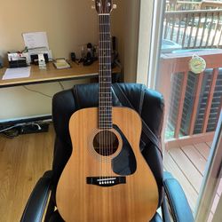 Yamaha FG-400A.  Acoustic Guitar  W/case