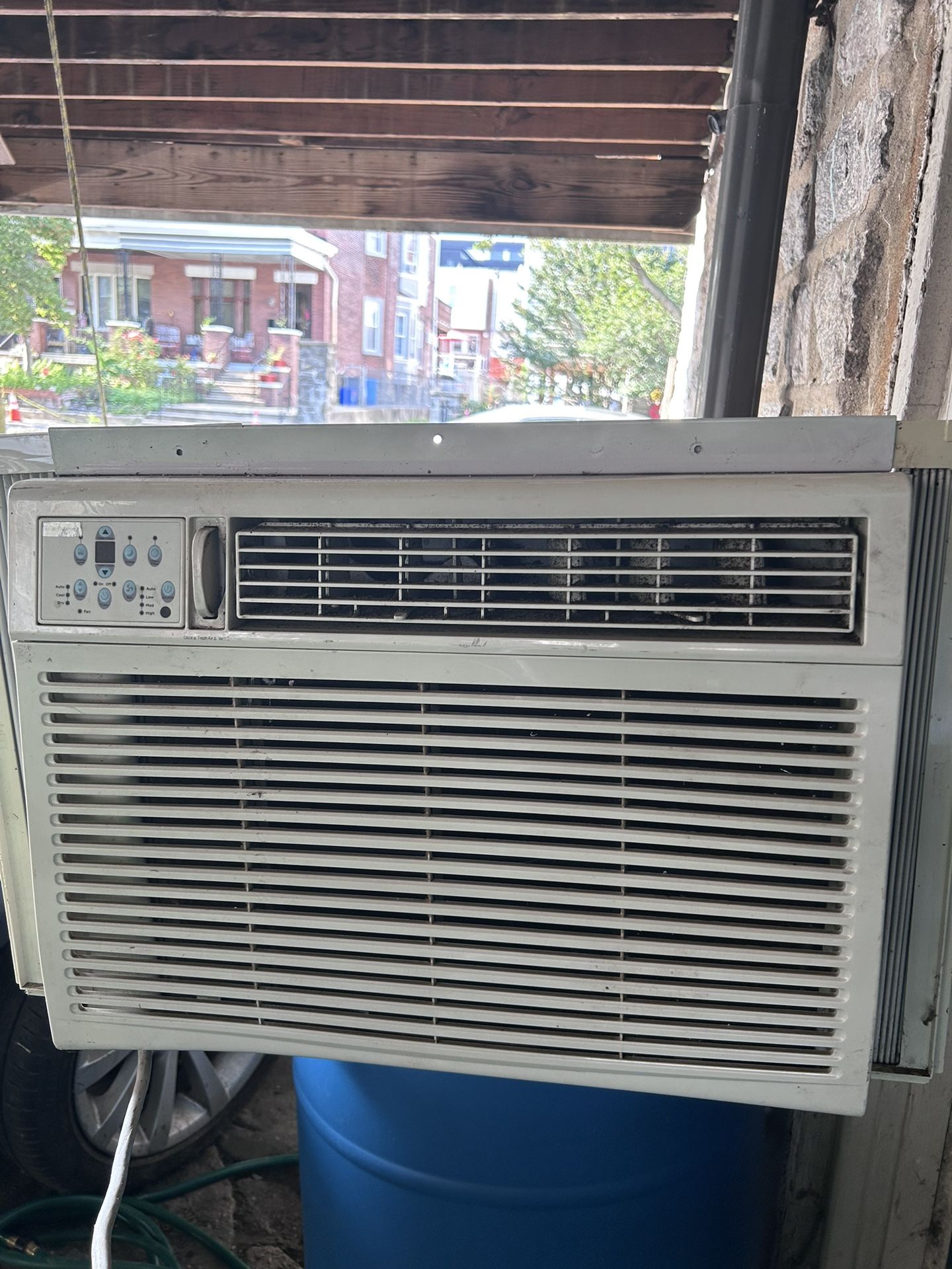 XL Air Conditioner - I CAN DELIVER 15,000 Btus AC