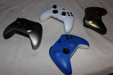 Xbox Wireless Controller Bundle – Gold Shadow Special Edition, Shock Blue, Robot White & Carbon Black