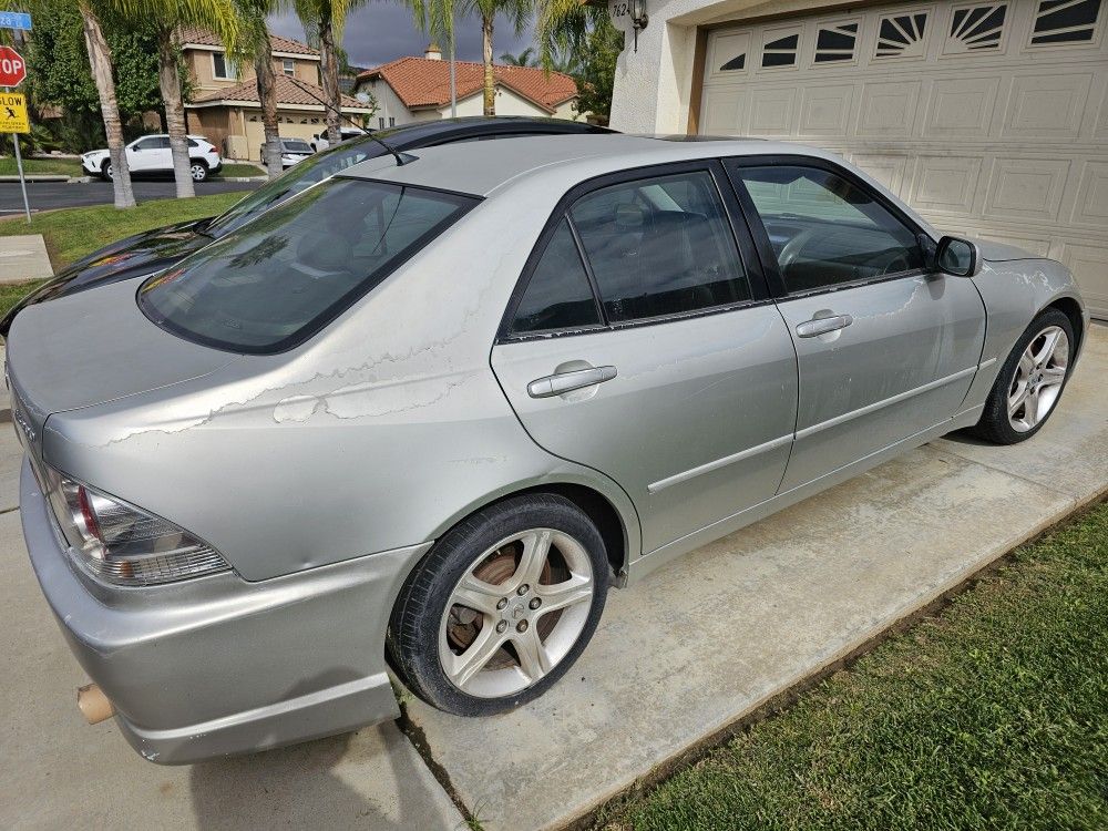2001 Lexus IS