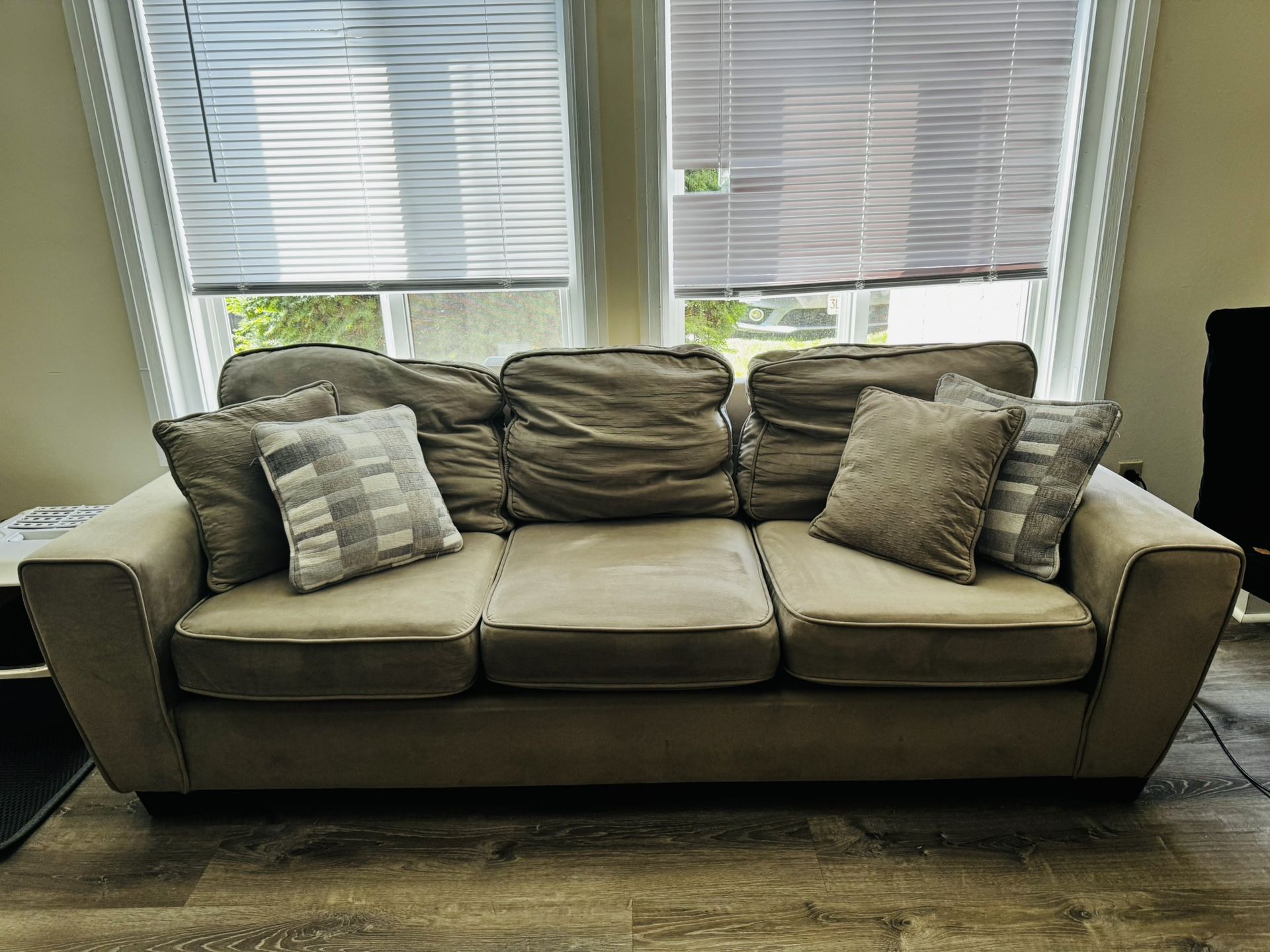 Bob’s Furniture 3 Seats Couch