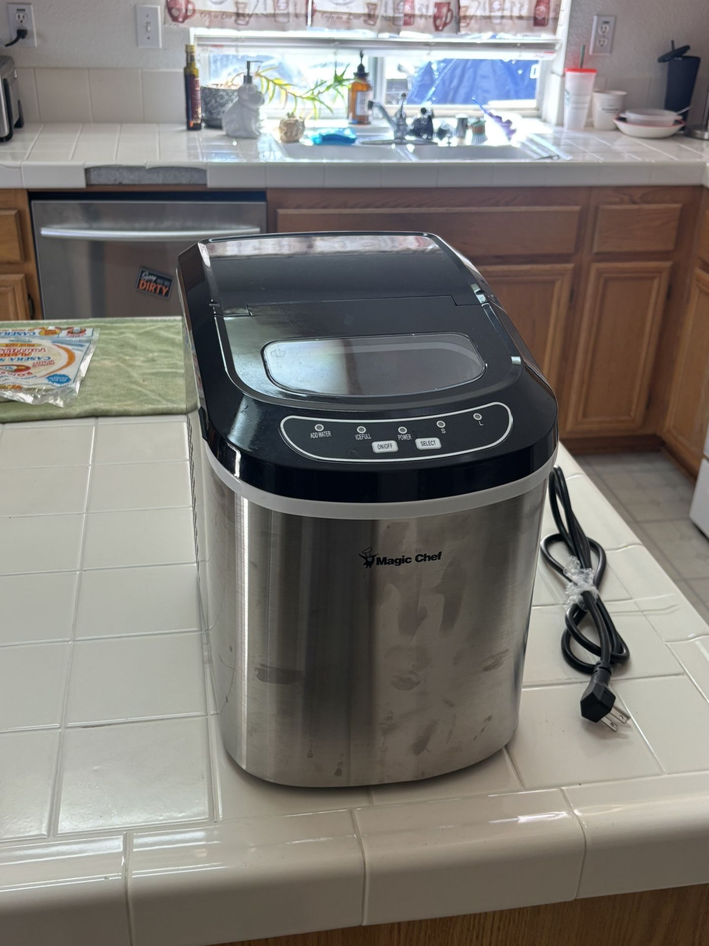 Magic Chef Ice maker