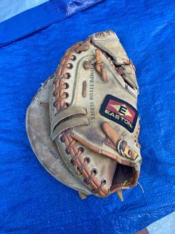 ⚾ BASEBALL & SOFTBALL GLOVES – 2 GLOVE BUNDLE – $45 OBO! 🥎