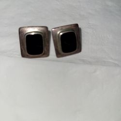 Sm. Black earrings