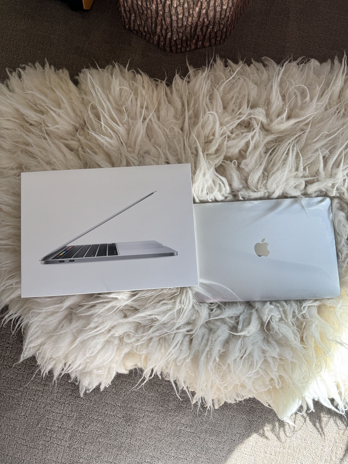 Authentic Extremely Good Condition MacBook Pro Mid 2020 I5