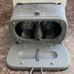 Google Daydream View - VR Headset Like New