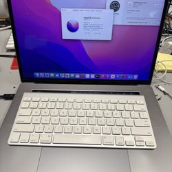 MACBOOK PRO 15 Inch 2017 16GB OF RAM 1TB SSD  KEYBOARD DOESNT WORK 