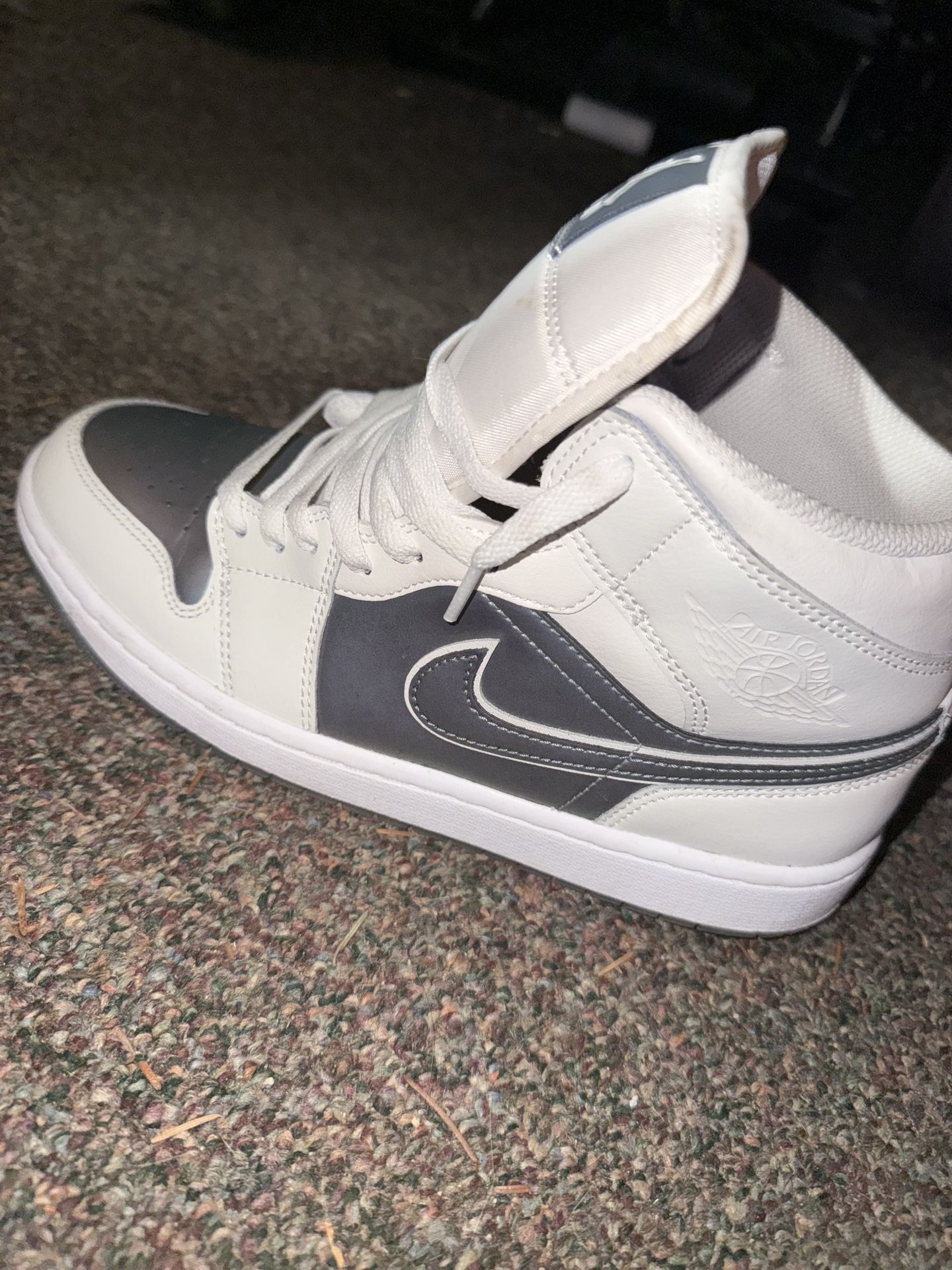 Air Jordan 1 Mid SE Size 10