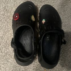 $60 Unisex Crocs For Sale Size 13