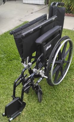 Wheelchair 22"Wide light Weight Silla de ruedas Liviana
