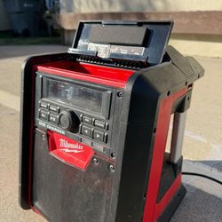 Milwaukee Radio/ Charger