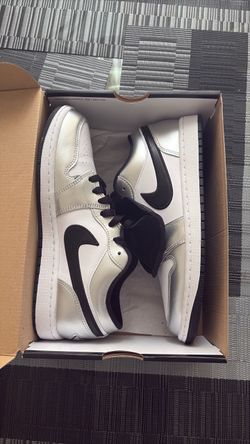 Nike Air Jordan 1 Mid Sneakers