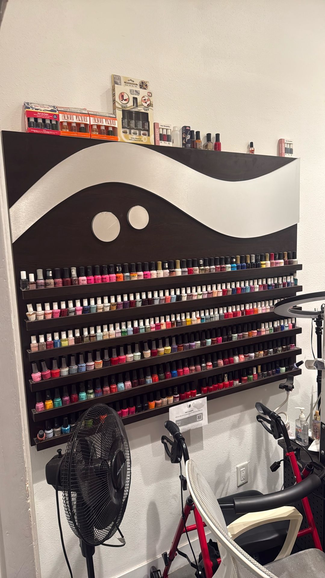 Professional Wall-mounted nail polish display rack